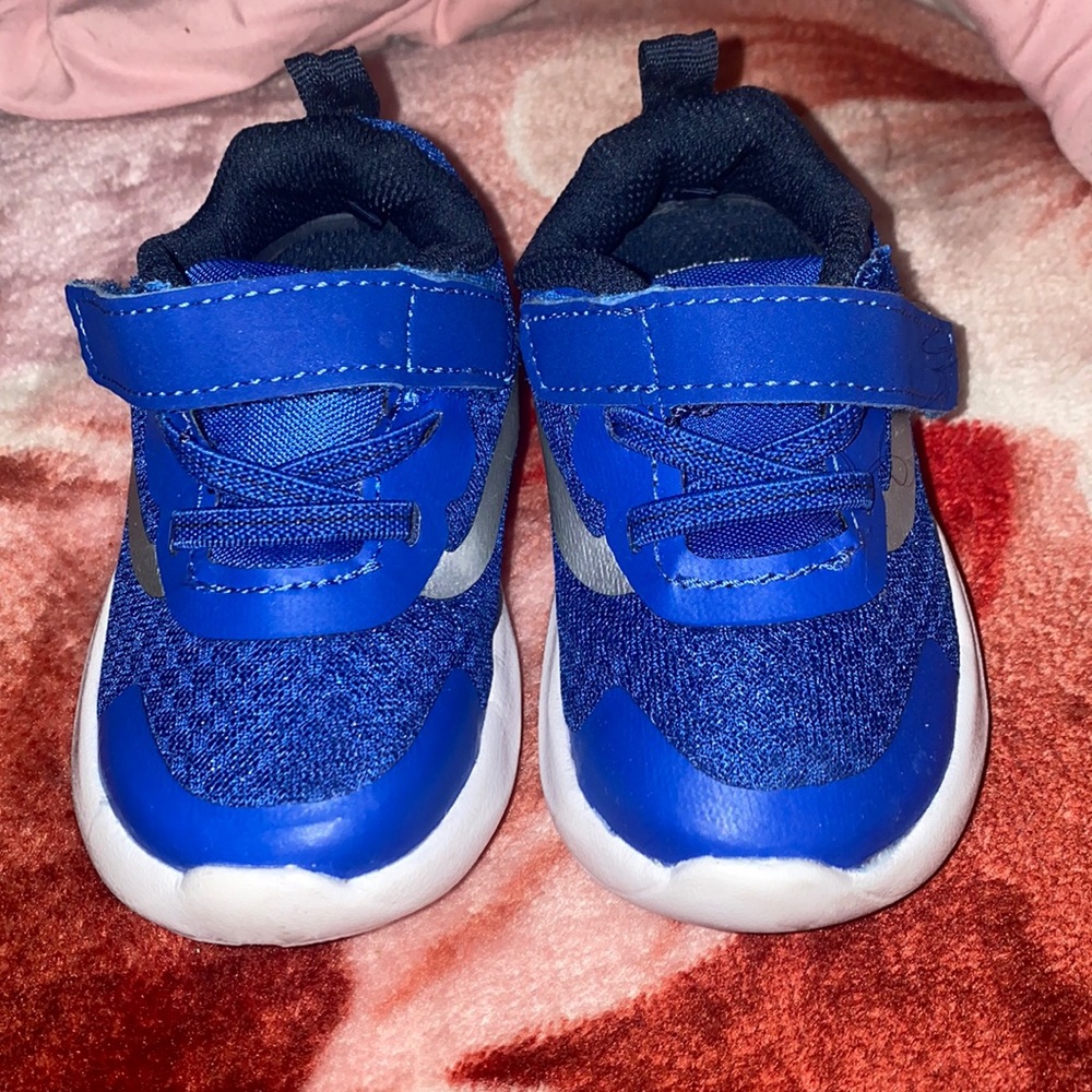 4c blue shoes